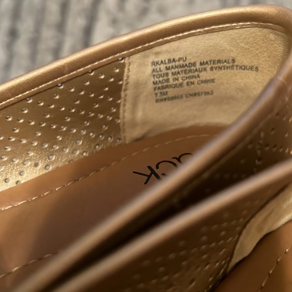 Nordstrom Rack Women’s Gold Alba Flats Square Toed Shoes Perforated Design - Picture 7 of 9